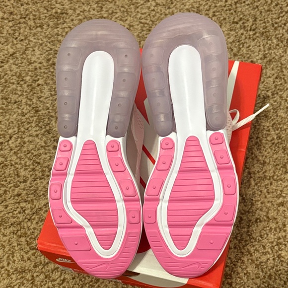 Women’s Nike Air 270 Shoes - Picture 5 of 8